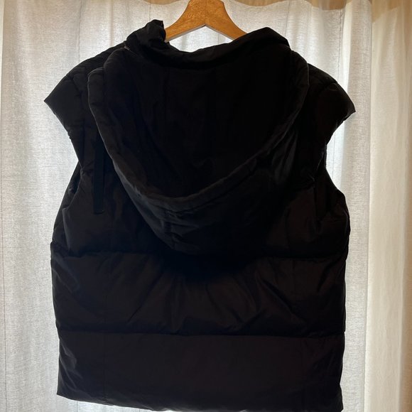 HALOGEN down/ feather zipper vest with cap sleeves and zipper hood, sz L - Picture 2 of 4